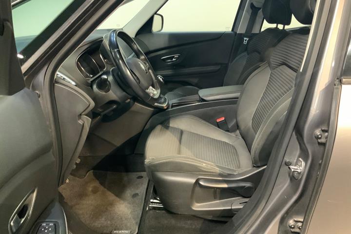 Grå Renault Grand Scenic IV fra 2017