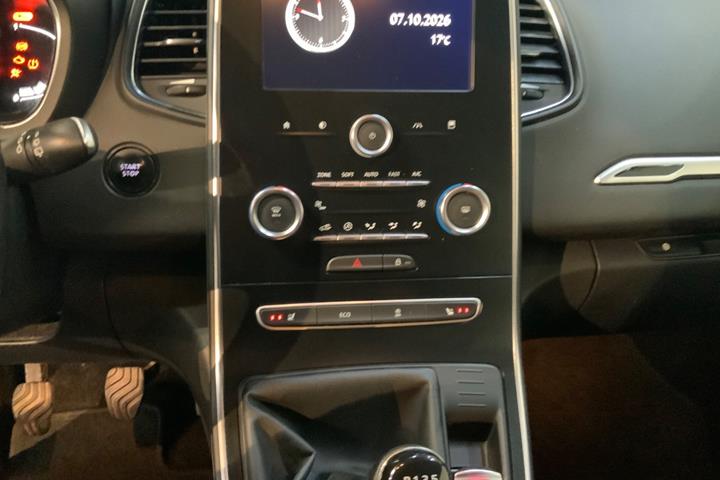 Grå Renault Grand Scenic IV fra 2017