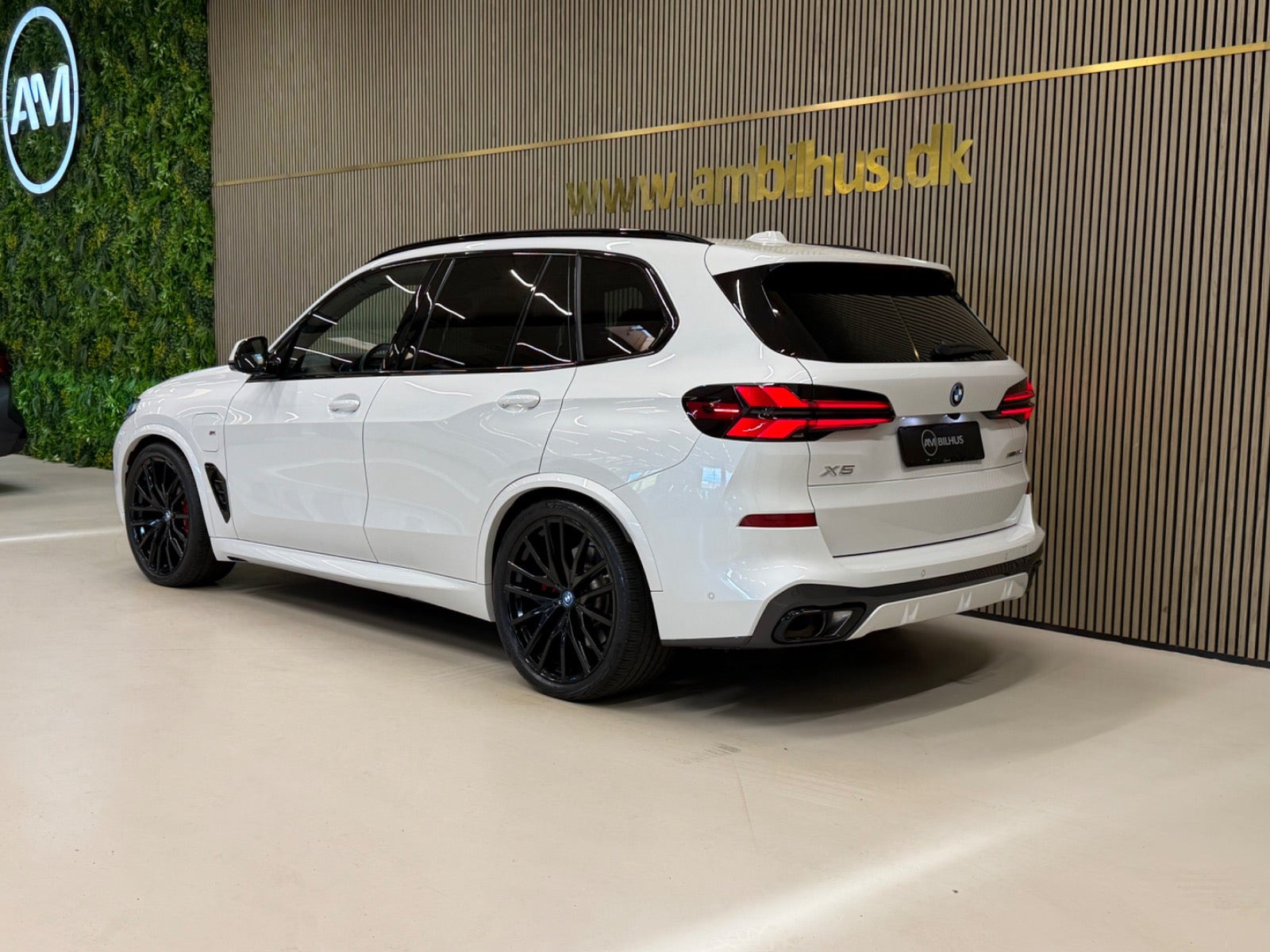 Hvid BMW X5 fra 2024