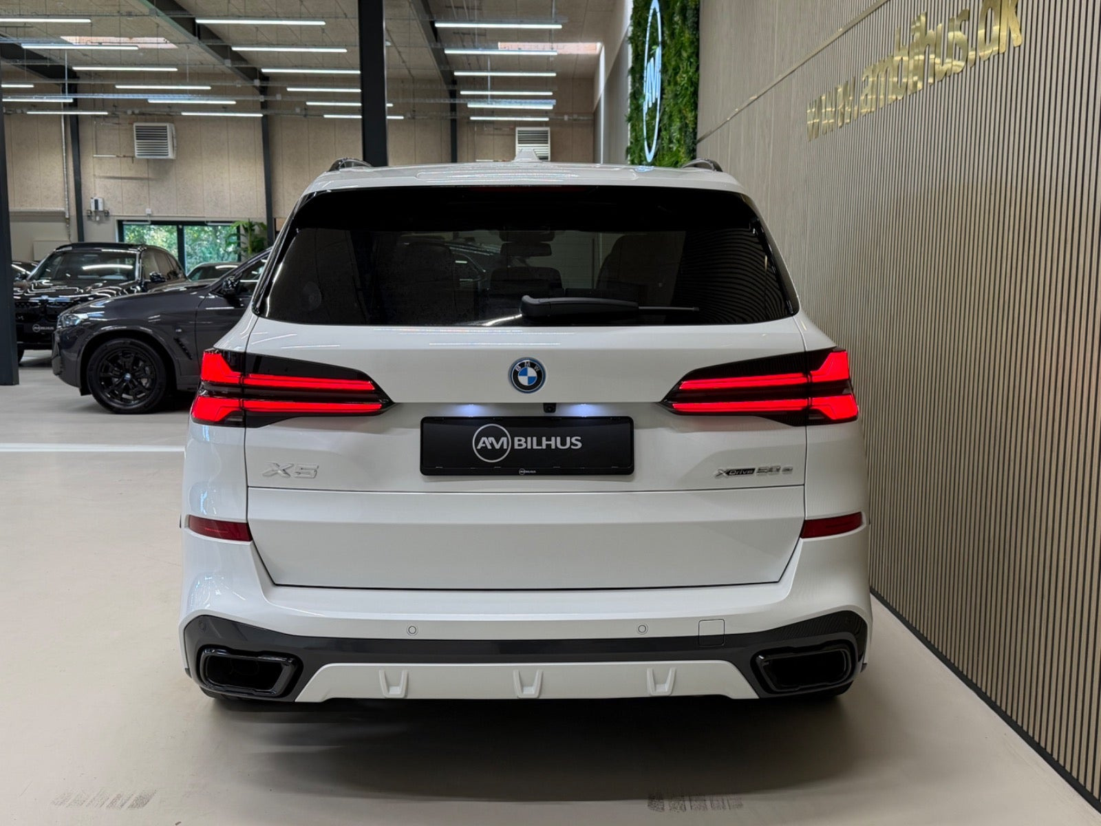 Hvid BMW X5 fra 2024