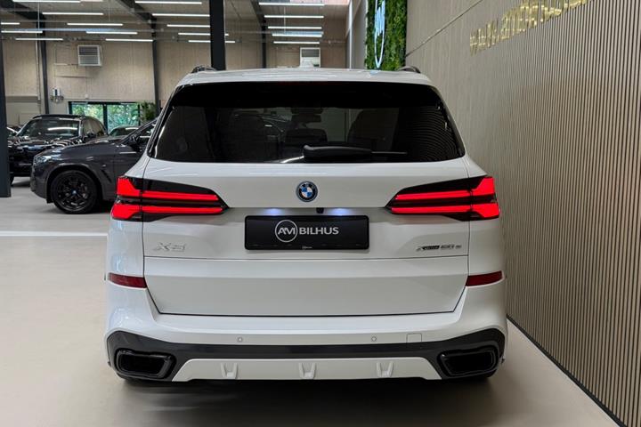 Hvid BMW X5 fra 2024