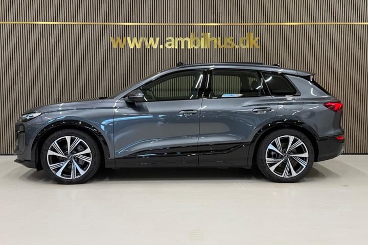 Grå Audi Q6 e-tron fra 2025