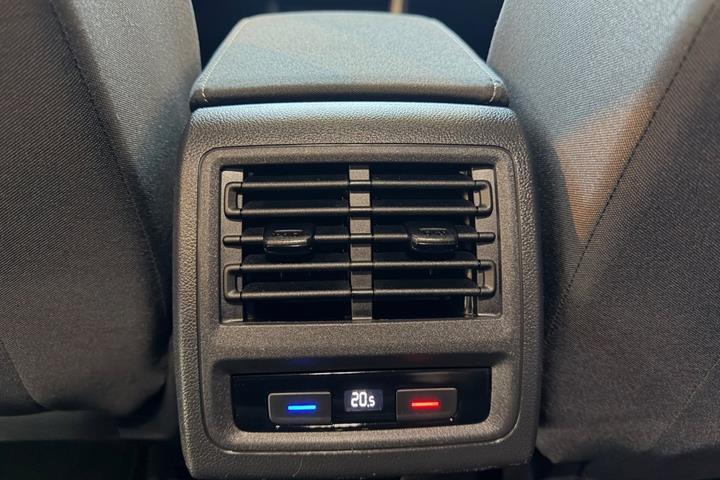 Hvid VW Golf VIII fra 2021