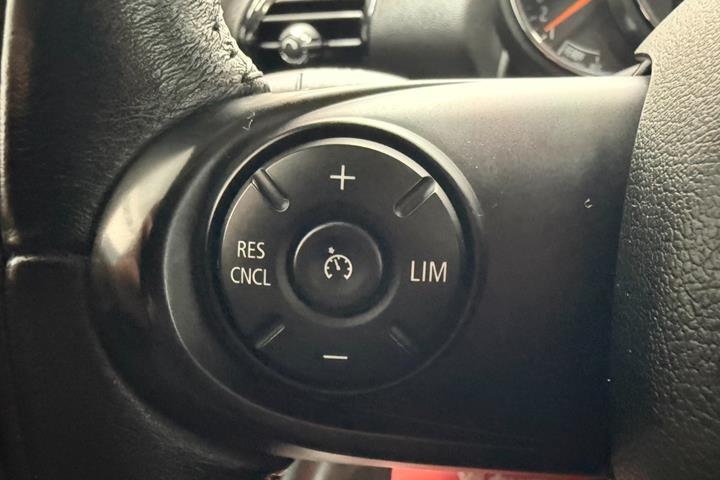 Rød Mini Clubman Cooper fra 2016