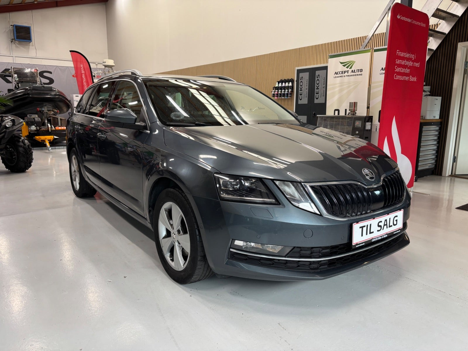 Grå Skoda Octavia fra 2018