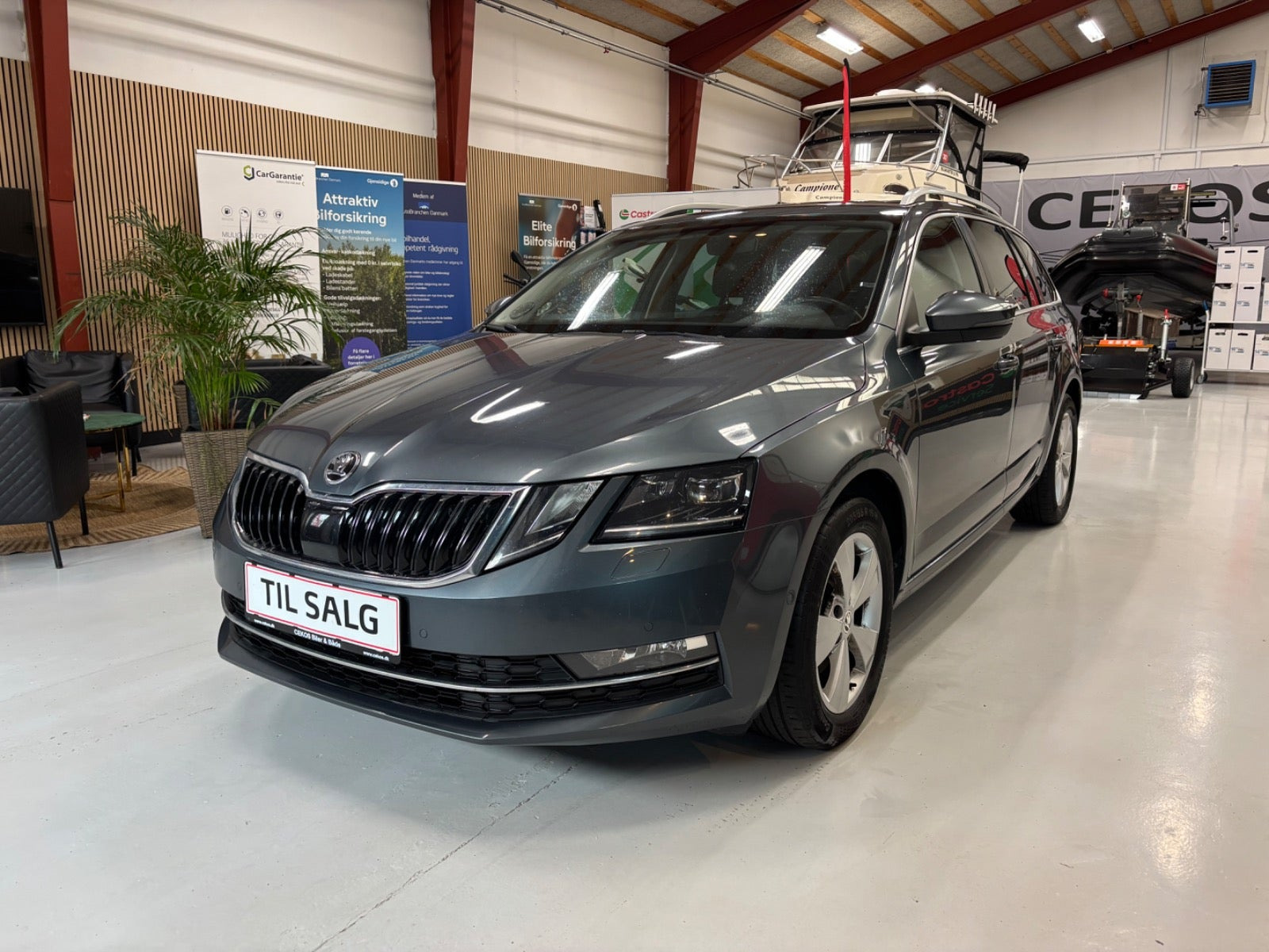 Grå Skoda Octavia fra 2018