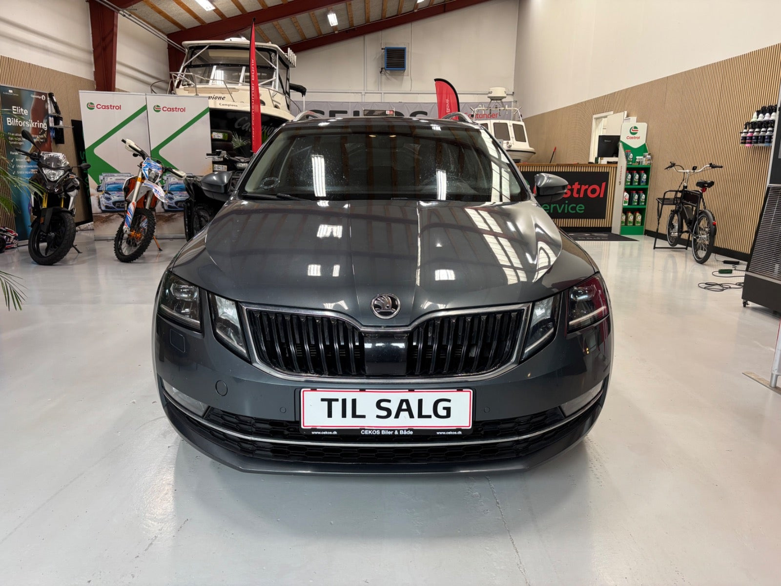 Grå Skoda Octavia fra 2018