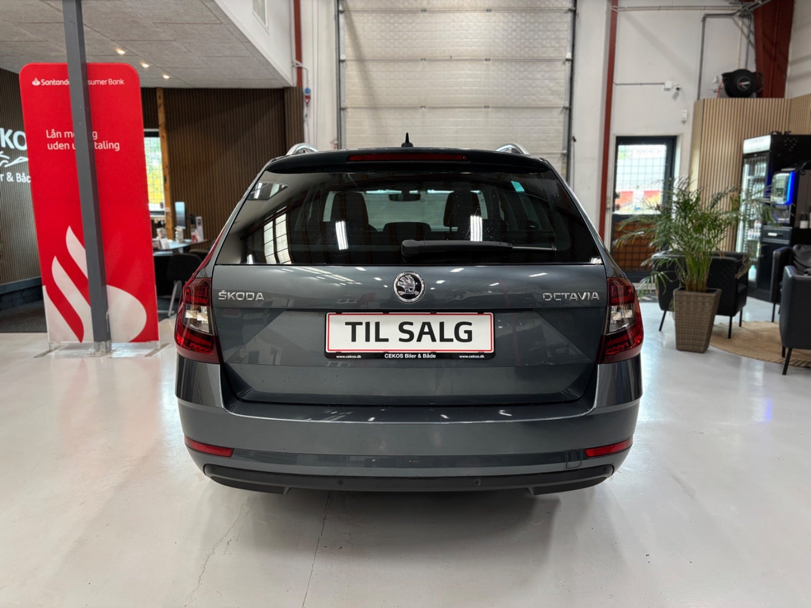 Grå Skoda Octavia fra 2018