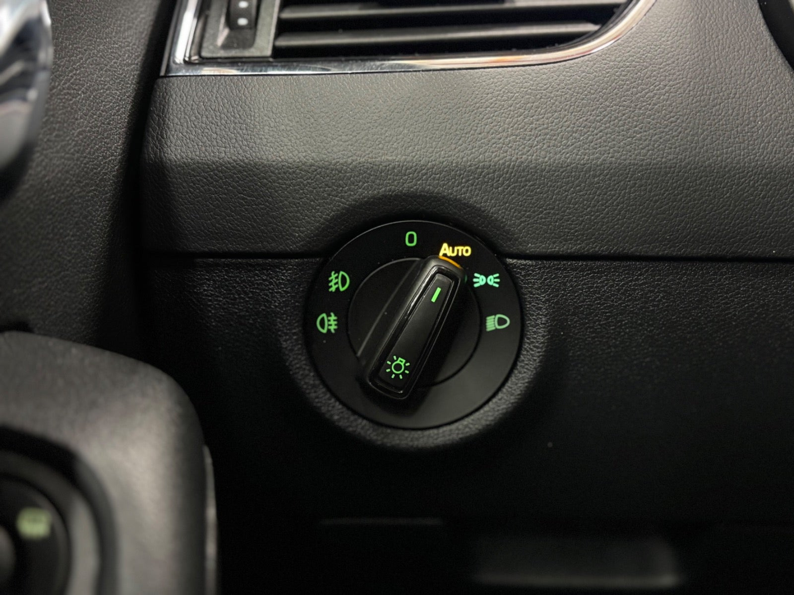 Grå Skoda Octavia fra 2018