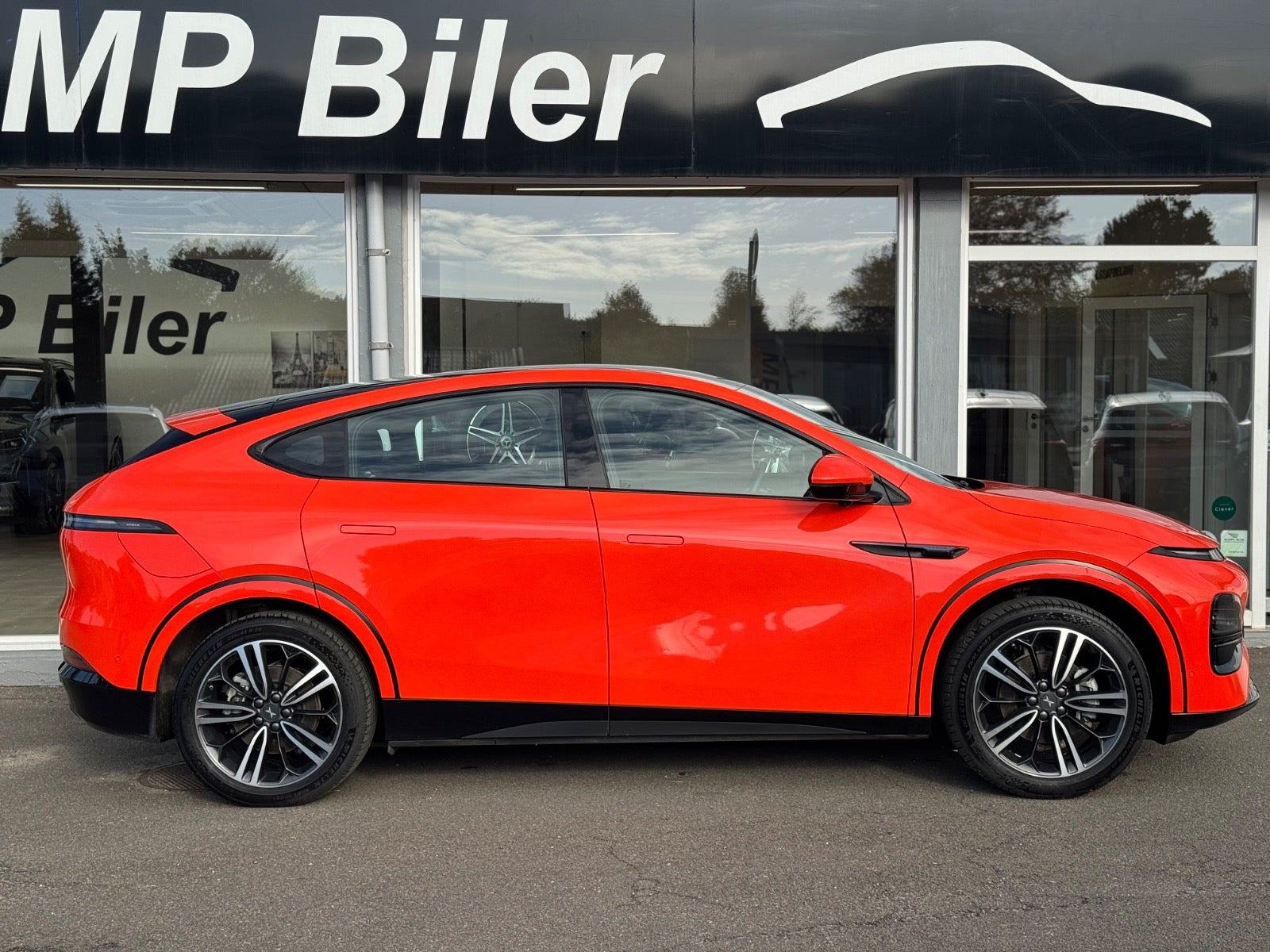 Orange Xpeng G6 fra 2024
