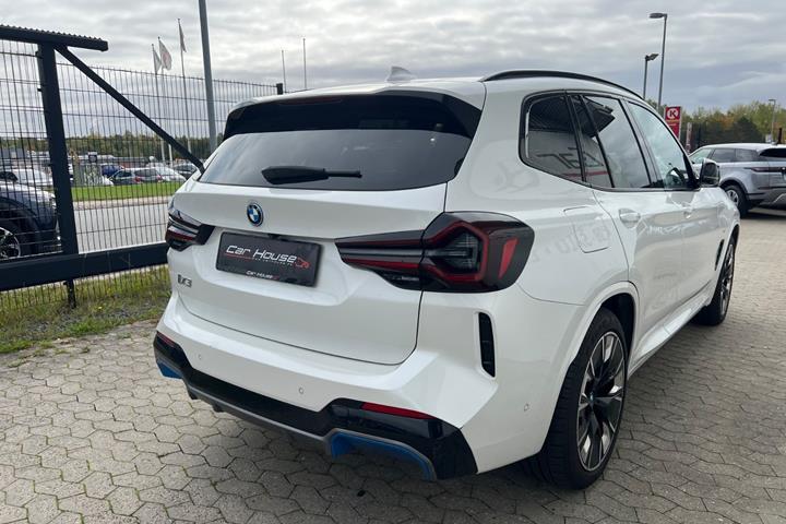 Hvid BMW iX3 fra 2023