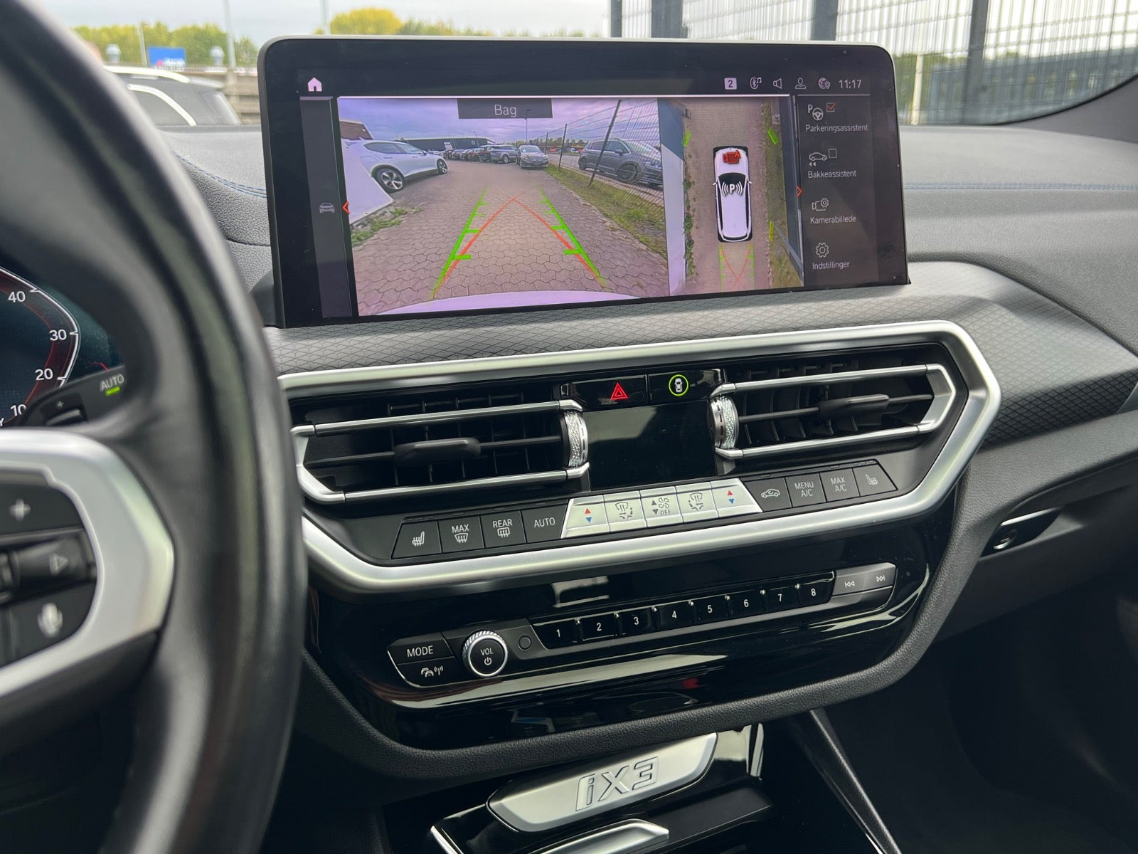 Hvid BMW iX3 fra 2023
