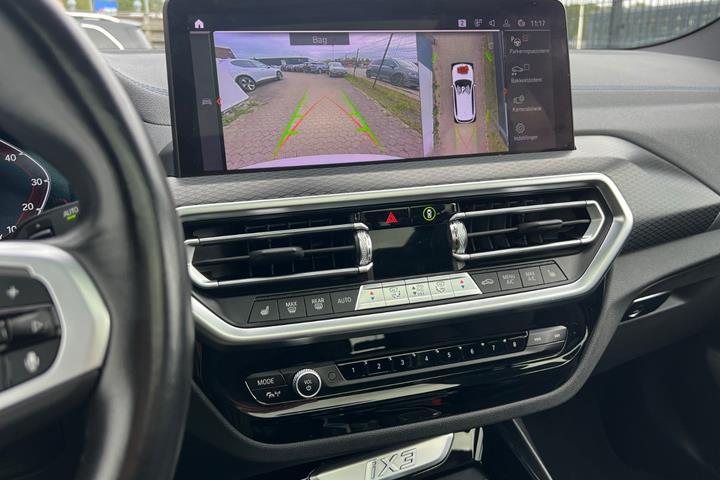 Hvid BMW iX3 fra 2023