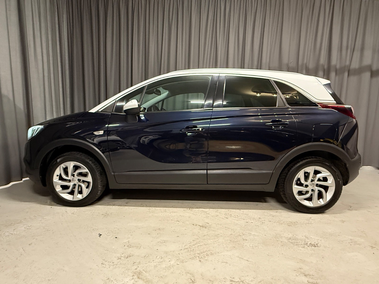 Blå Opel Crossland X fra 2019