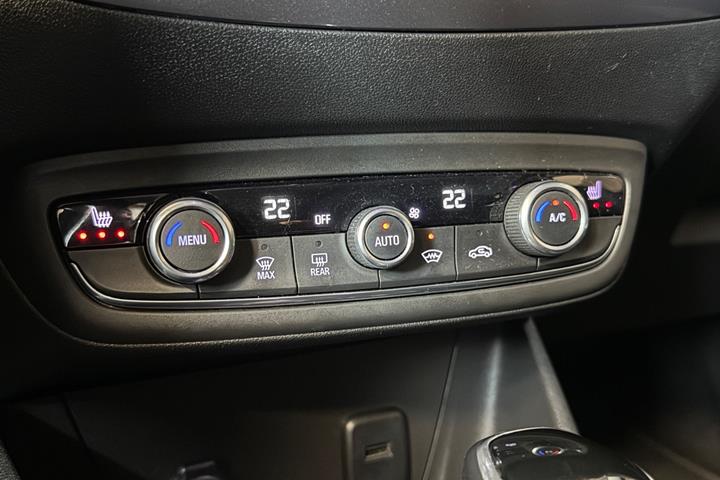 Blå Opel Crossland X fra 2019