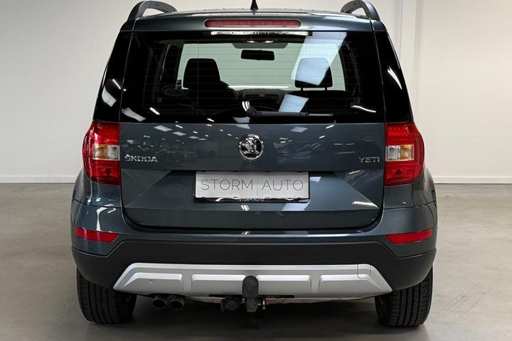Hvid Skoda Yeti Outdoor fra 2017 set udefra