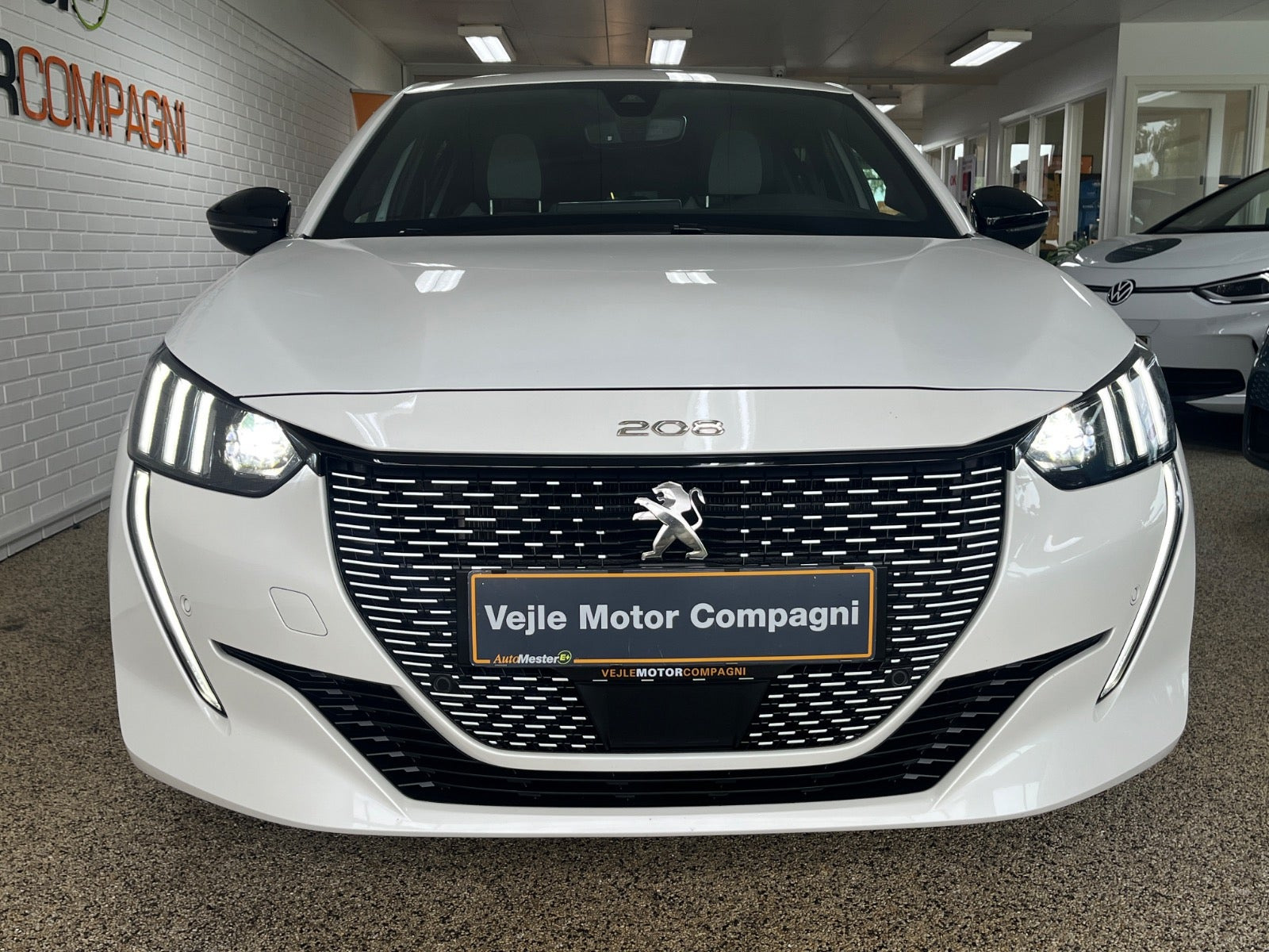 Hvid Peugeot e-208 fra 2021