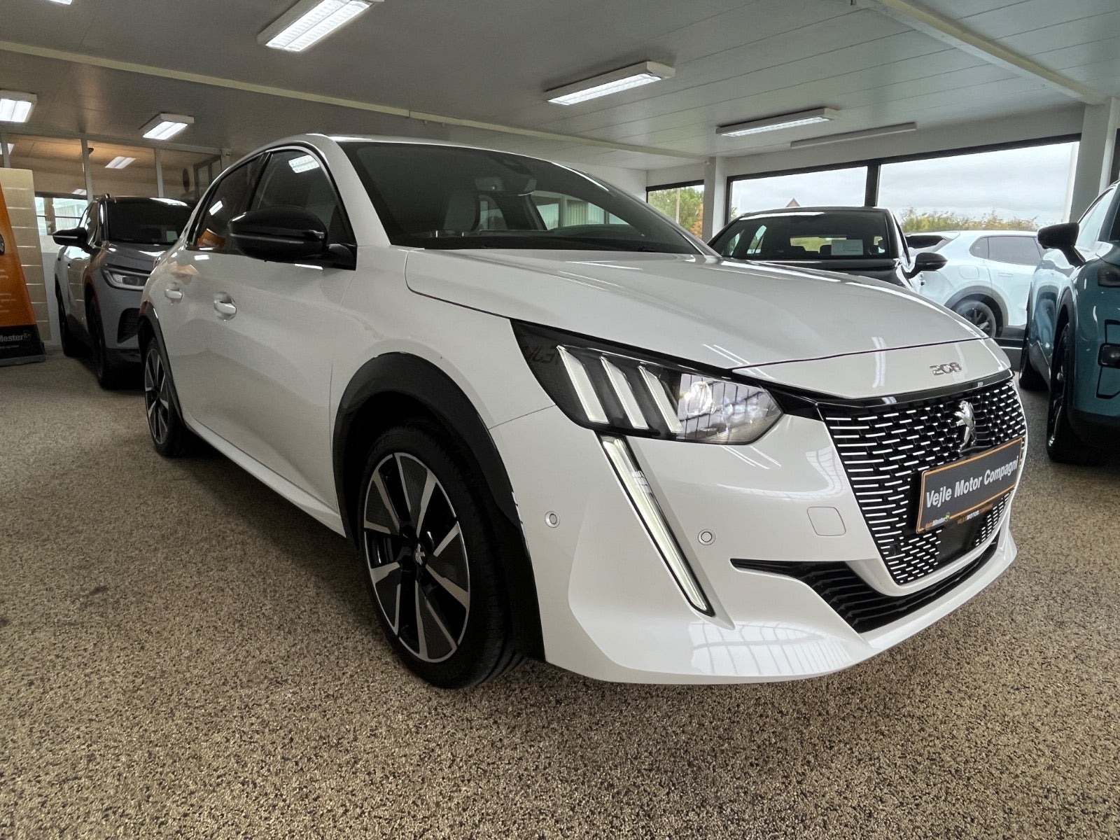 Hvid Peugeot e-208 fra 2021