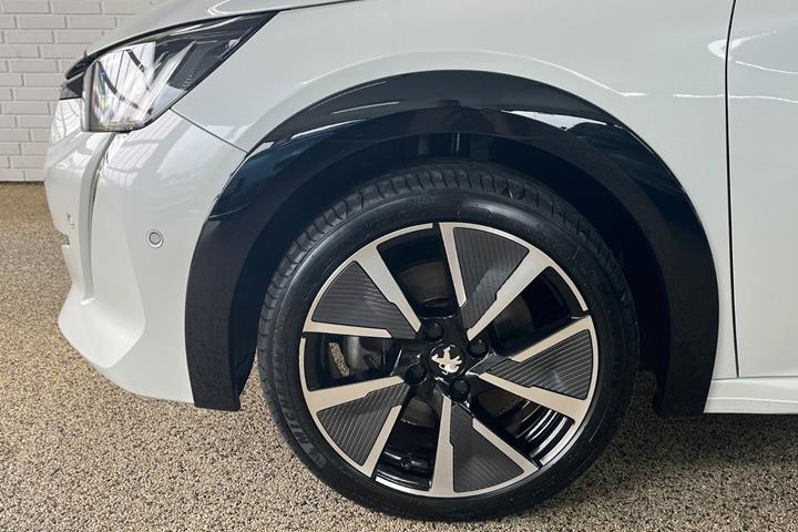 Hvid Peugeot e-208 fra 2021