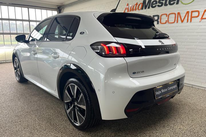 Hvid Peugeot e-208 fra 2021