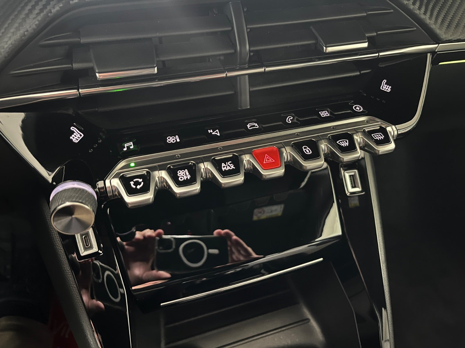 Hvid Peugeot e-208 fra 2021