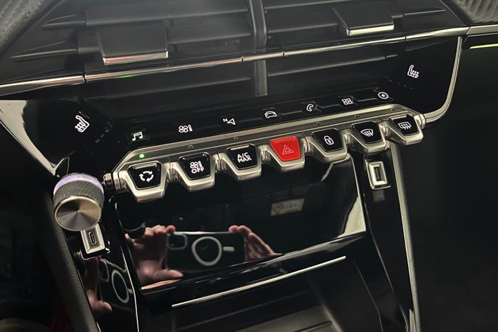 Hvid Peugeot e-208 fra 2021