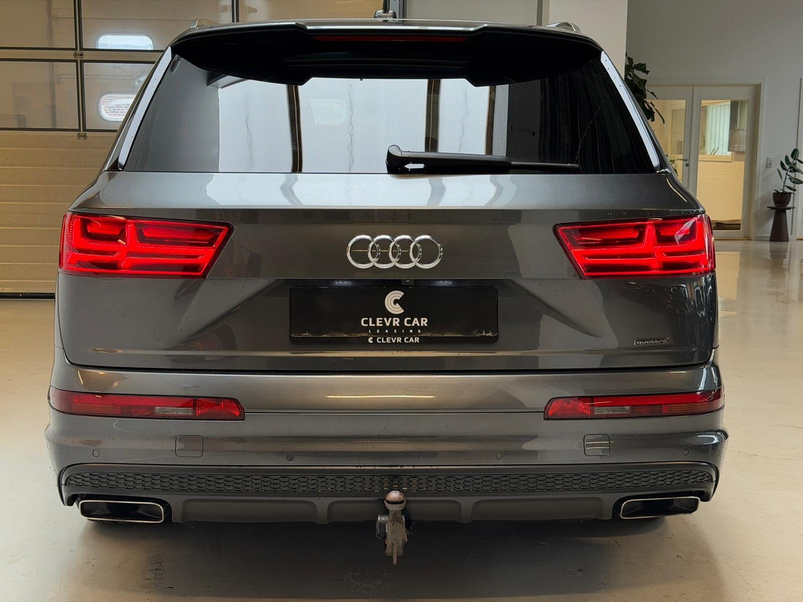 Grå Audi Q7 fra 2016