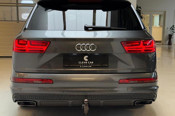 Grå Audi Q7 fra 2016