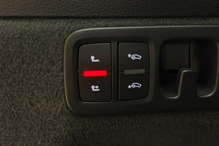 Grå Audi Q7 fra 2016