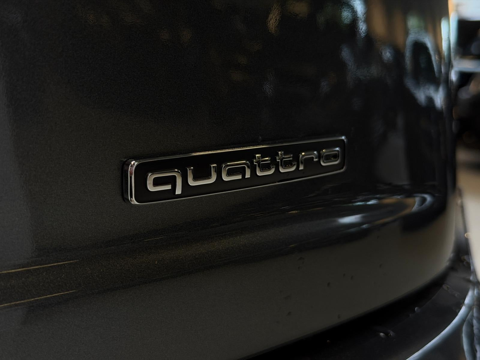 Grå Audi Q7 fra 2016