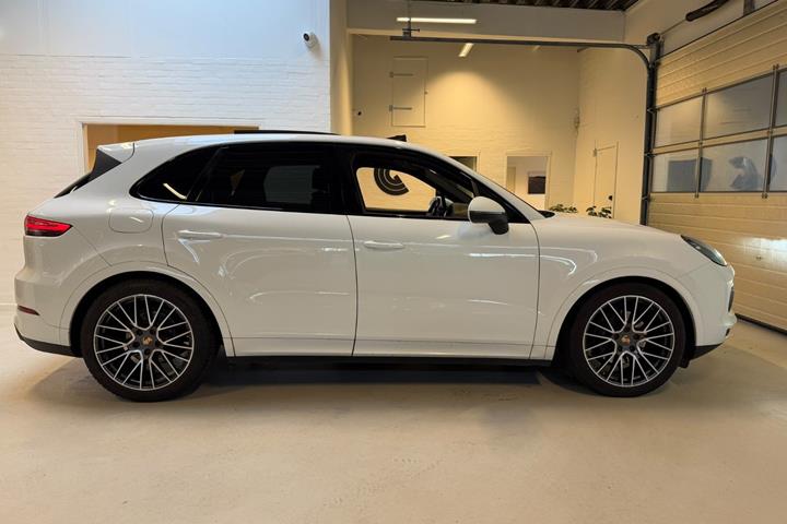 Hvid Porsche Cayenne fra 2017
