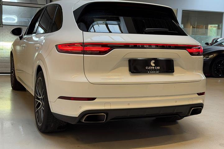 Hvid Porsche Cayenne fra 2017