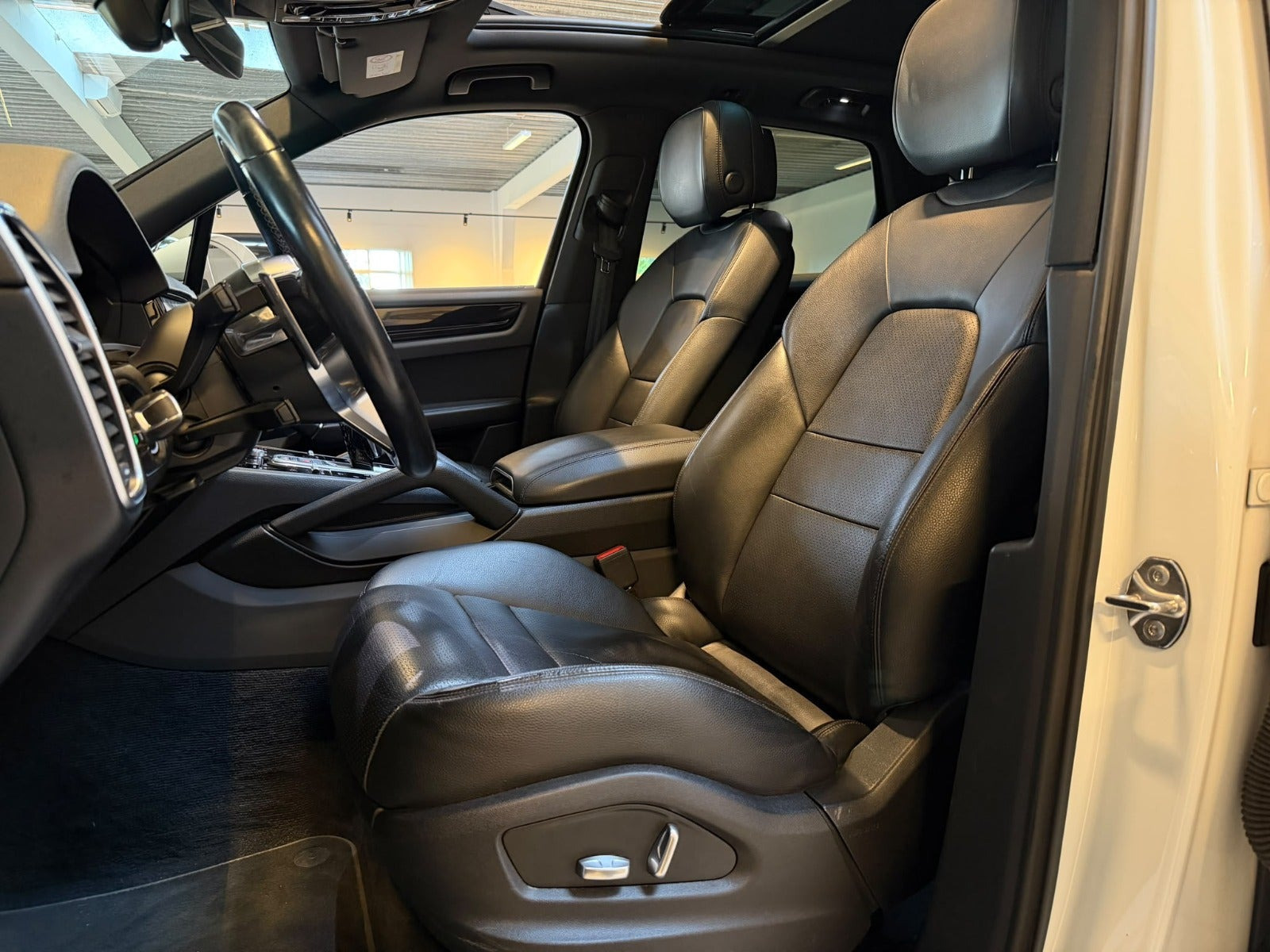 Hvid Porsche Cayenne fra 2017