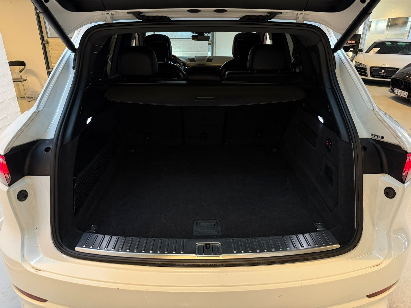 Hvid Porsche Cayenne fra 2017