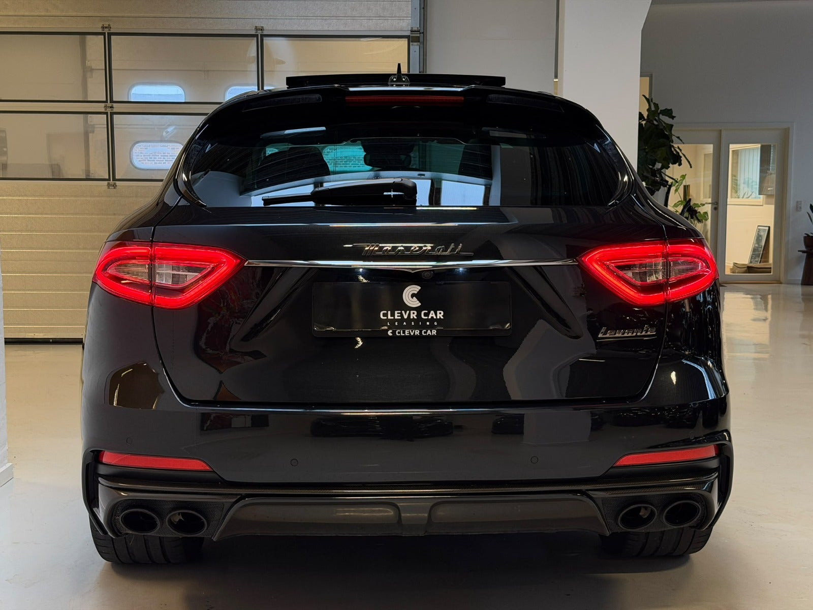 Sort Maserati Levante fra 2019