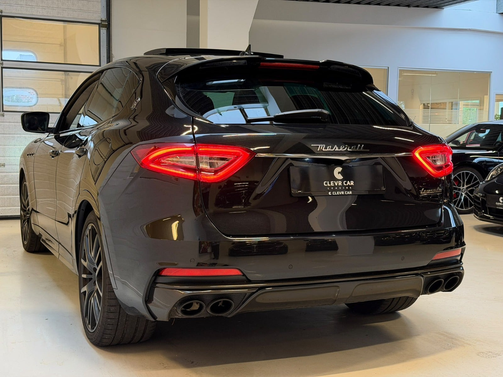 Sort Maserati Levante fra 2019