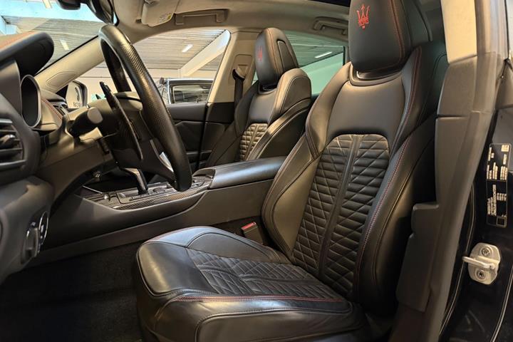 Sort Maserati Levante fra 2019