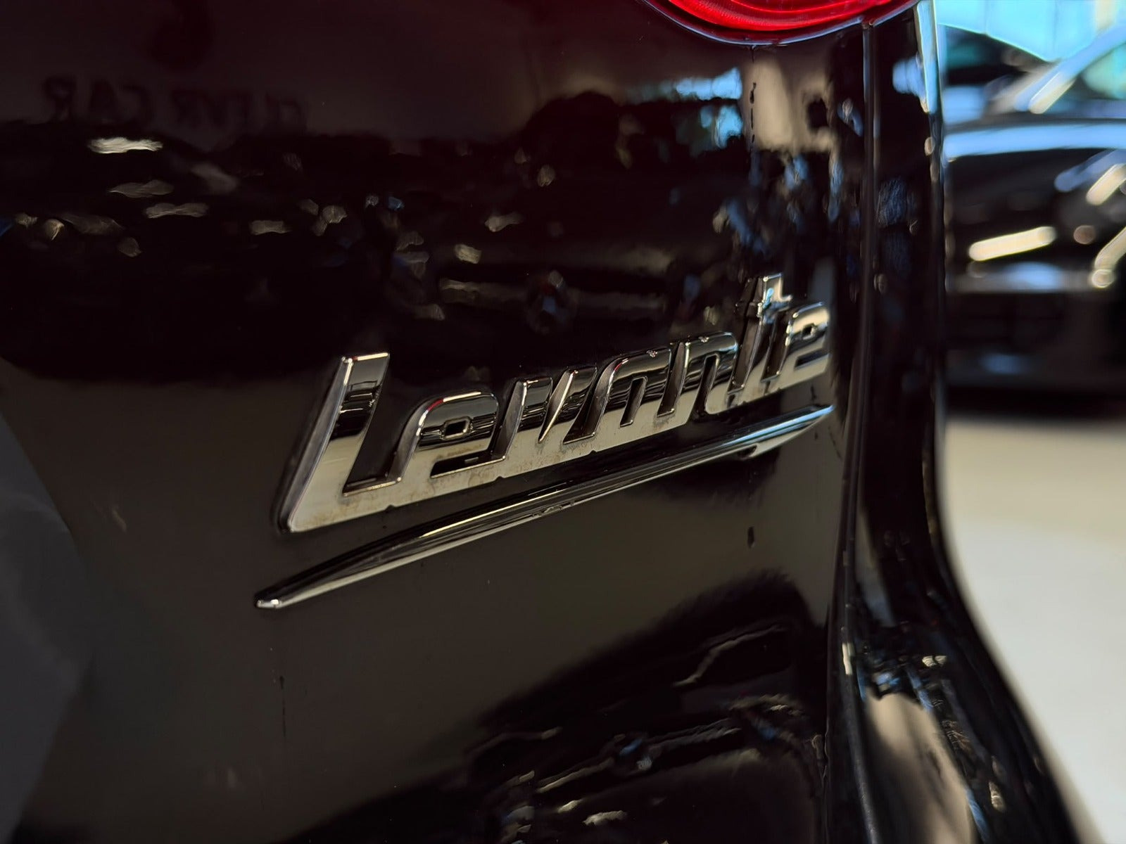 Sort Maserati Levante fra 2019