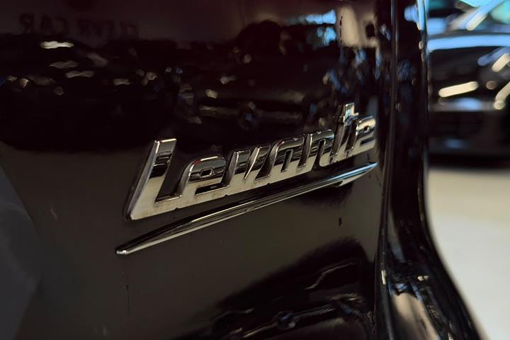 Sort Maserati Levante fra 2019