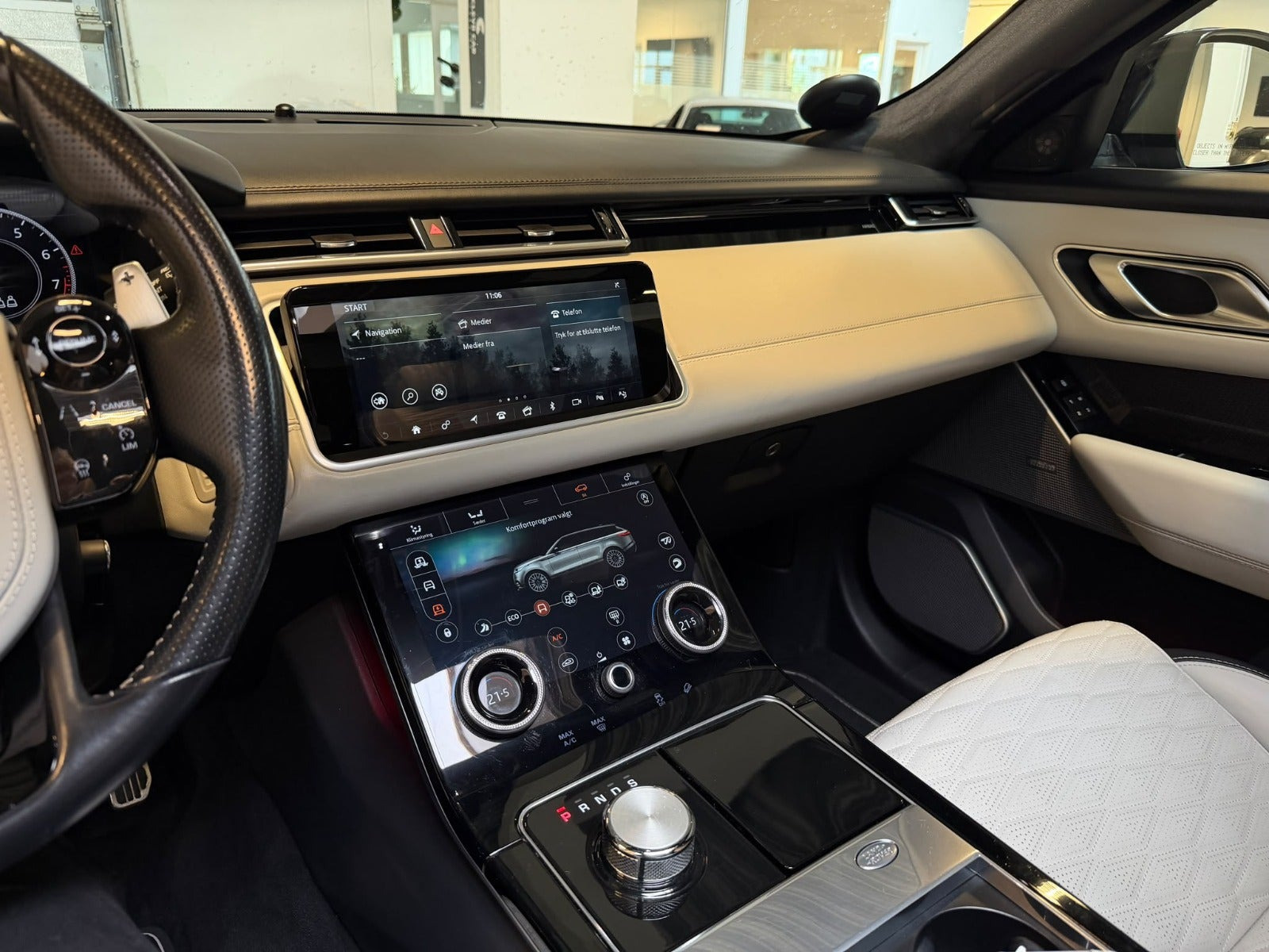 Grå Land Rover Range Rover Velar fra 2020