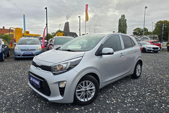 Sølv Kia Picanto fra 2022 set udefra