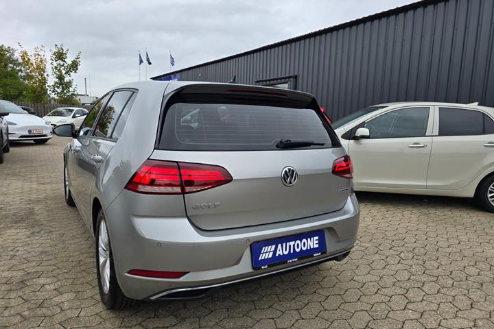 Sølv VW Golf VII fra 2018