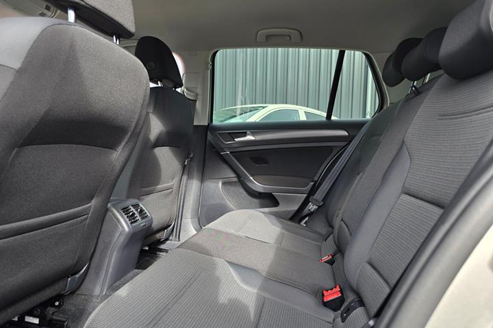 Sølv VW Golf VII fra 2018