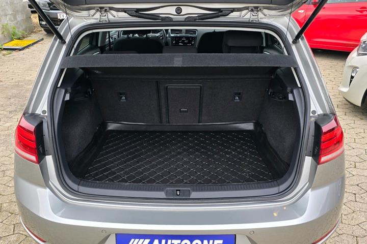 Sølv VW Golf VII fra 2018