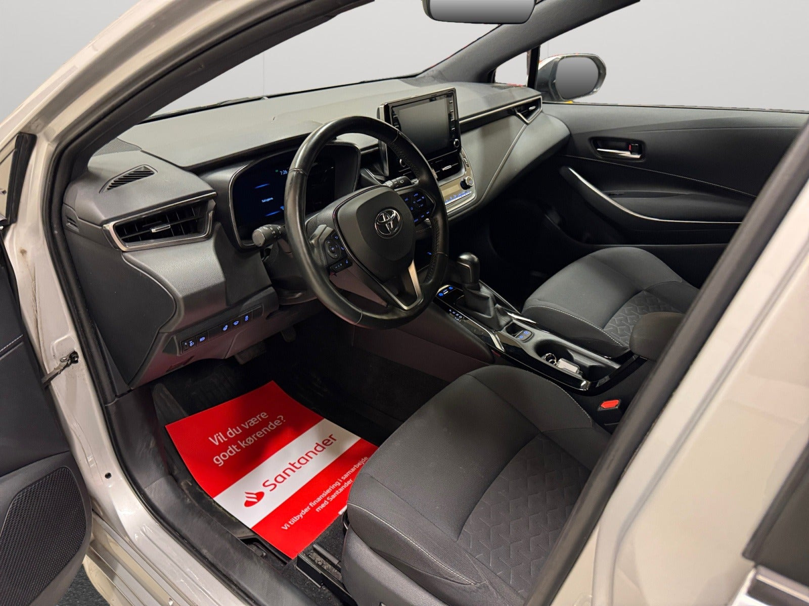 Sølv Toyota Corolla fra 2019