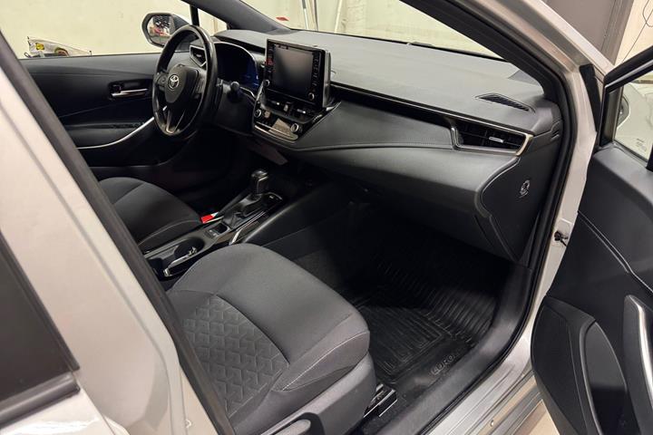 Sølv Toyota Corolla fra 2019