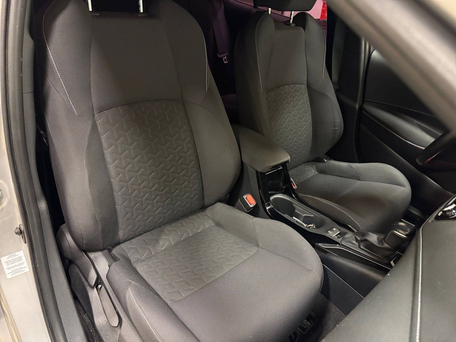 Sølv Toyota Corolla fra 2019