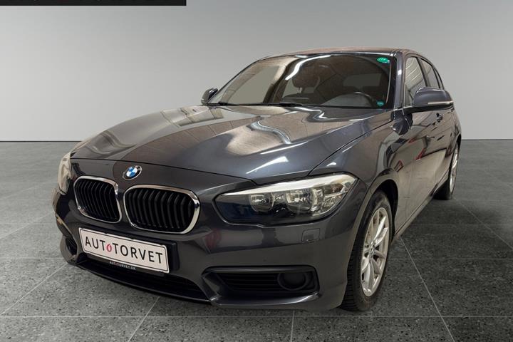 Grå BMW 118d fra 2018