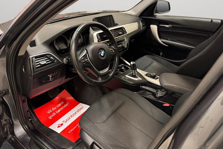 Grå BMW 118d fra 2018