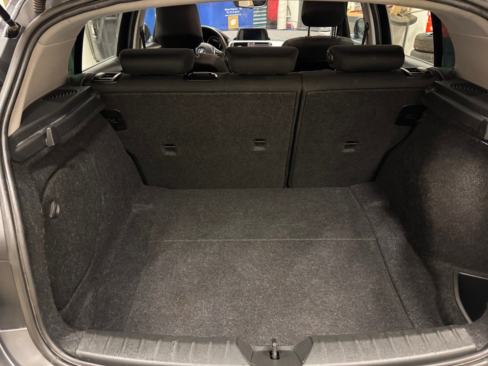 Grå BMW 118d fra 2018
